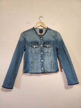 JUST USA Collarless Raw Fringe Hem Distressed Denim Jean Jacket Medium Wash S